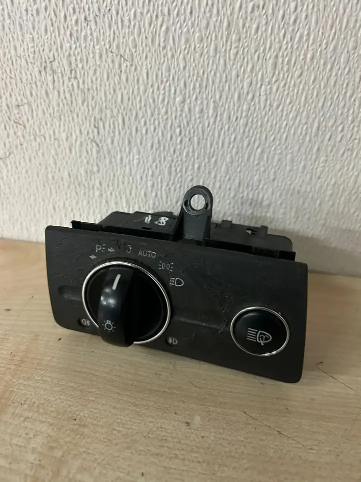 Mercedes-Benz E W211 (2002 - 2009) 2115450104 Включатель фонарей — фото 1