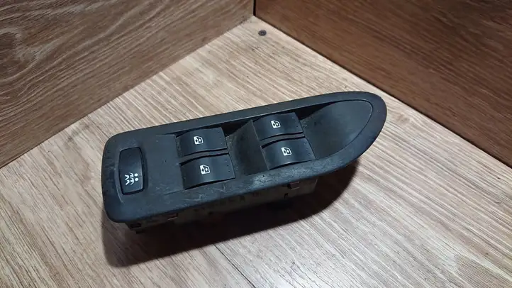 Renault Laguna II (2001 - 2005) Кнопка стеклоподъемников — фото 1