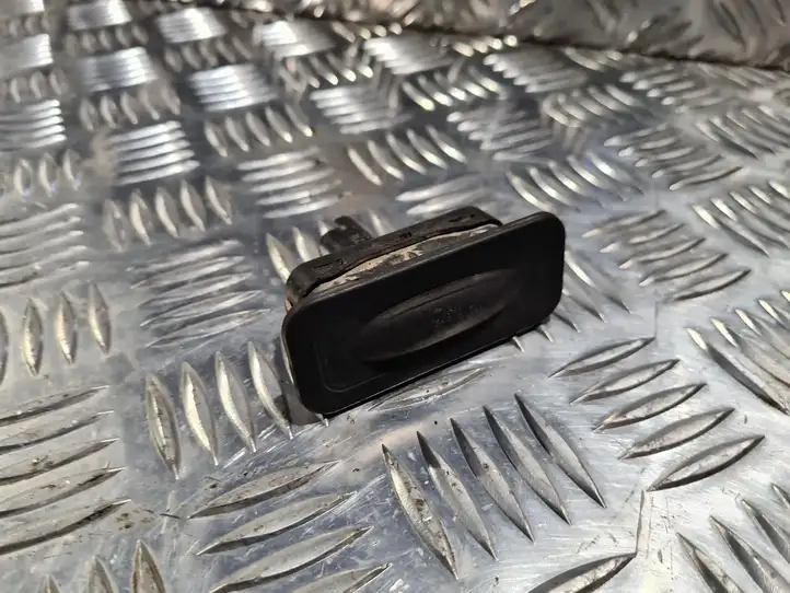 Renault Scenic II - Grand scenic II (2003 - 2006) 8200076268 Кнопка закрытия багажника — фото 2