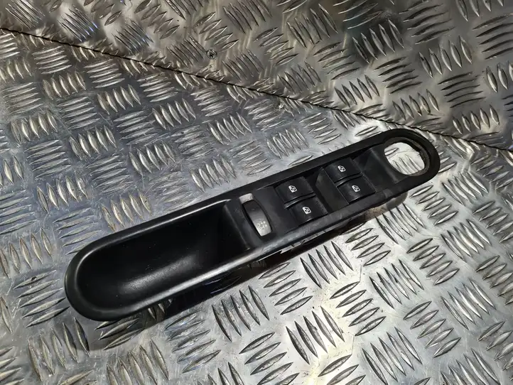 Renault Espace - Grand espace IV (2004 - 2014) Кнопка стеклоподъемников — фото 1