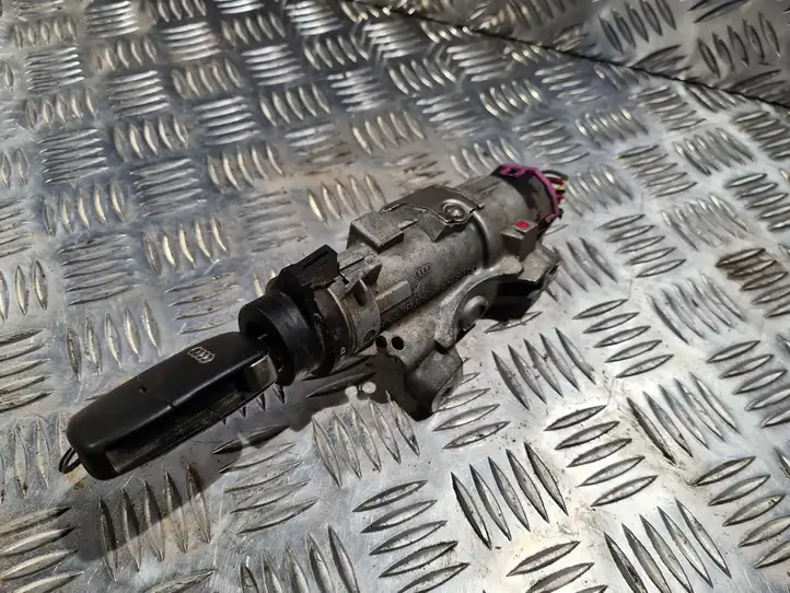 Audi A6 (2001 - 2004)  4B0905851 Замок зажигания