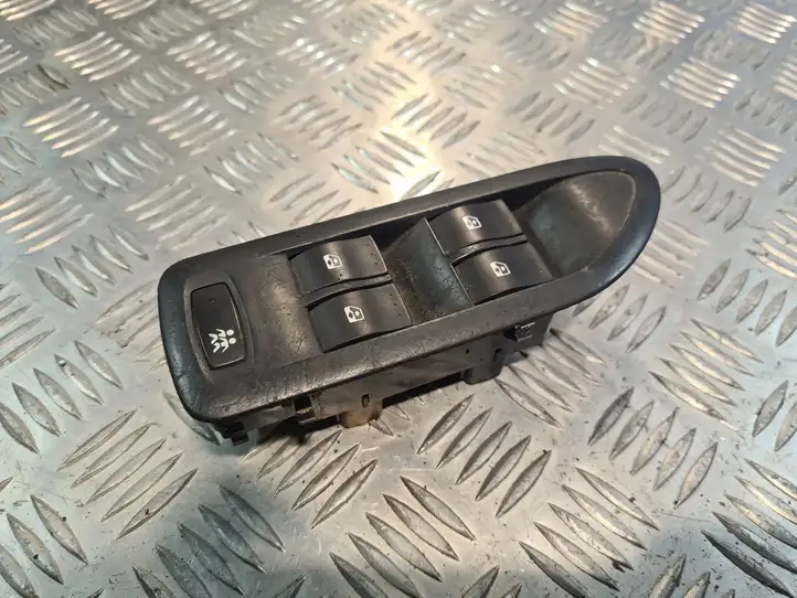 Renault Laguna II (2001 - 2005) Кнопка стеклоподъемников — фото 1