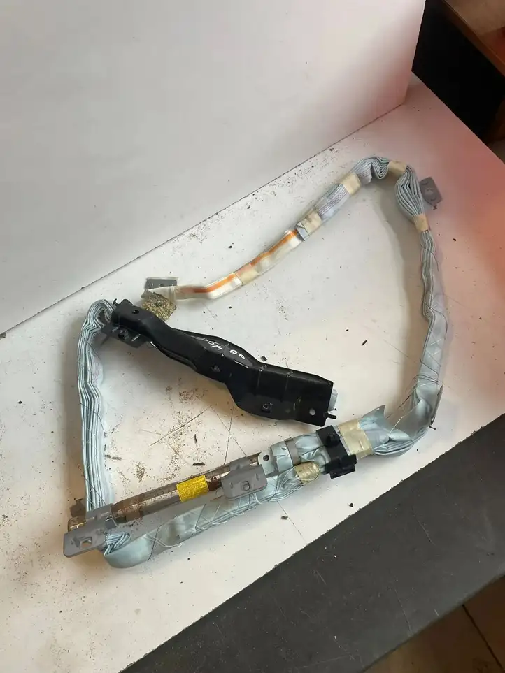 Toyota Prius (XW20) (2003 - 2009)   Боковая подушка безопастности( (крыша)