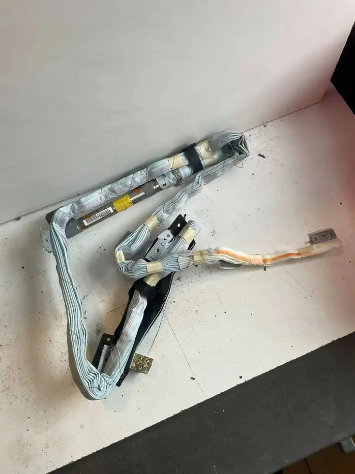 Toyota Prius (XW20) (2003 - 2009)   Боковая подушка безопастности( (крыша)