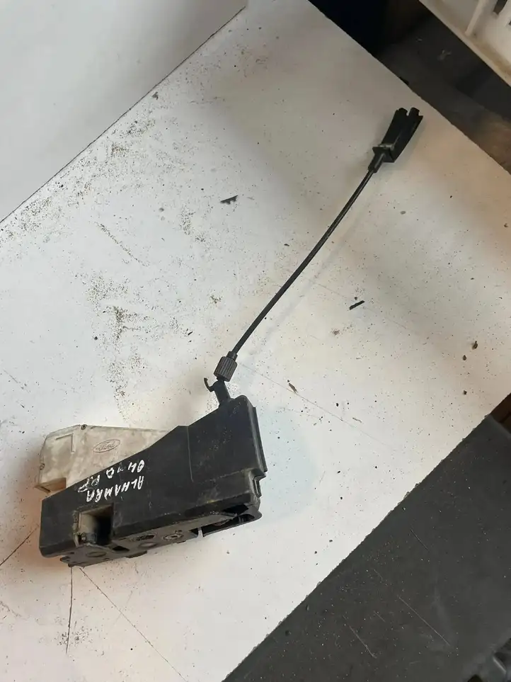 Seat Alhambra (2000 - 2010)   Замок передней двери