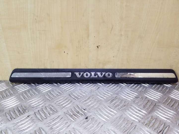 8659960 Volvo XC70 Priekinio slenksčio apdaila (vidinė)