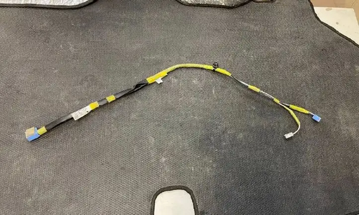 Lexus ES 300h (2012 - 2018)  8610133C10 Другой проводник