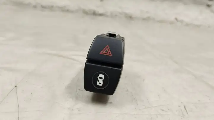 BMW X5 F15 (2013 - 2017) 6842274 Включатель аварийных фонарей — фото 1