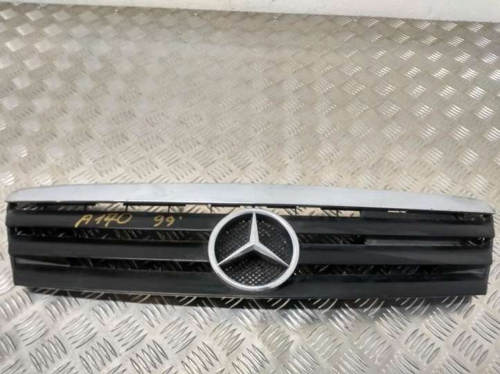 1688800083 Mercedes-Benz A W168 Grotelės viršutinės