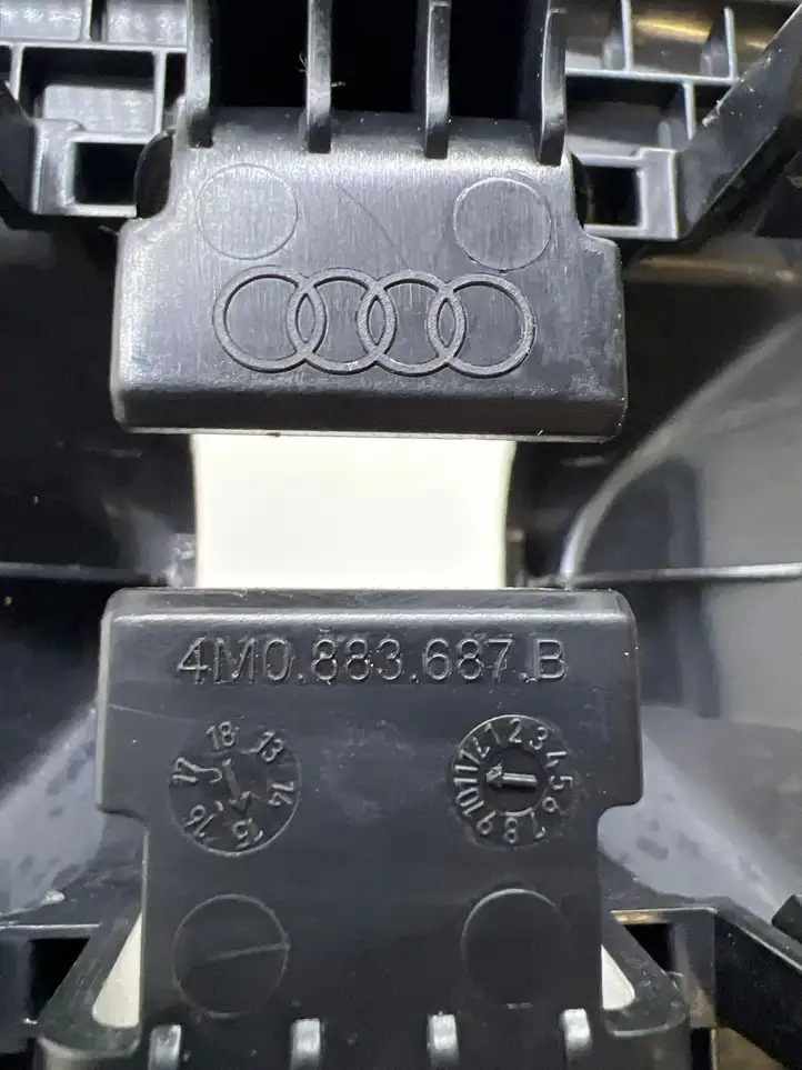 Audi Q7 4M (2015 - ) 4M0883687B Прочие детали салона — фото 3