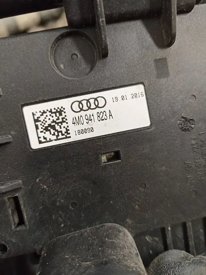 Audi Q7 4M (2015 - ) 4M0941823A Реле выравнивания напряжения — фото 5