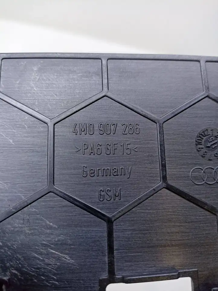 Audi Q7 4M (2015 - )  4M0907286 Другая деталь салона