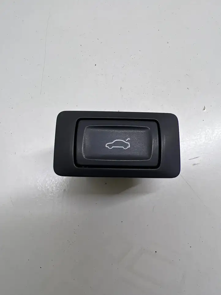 Audi Q7 4M (2015 - ) 4G0959831C Кнопка закрытия крышки багажника — фото 1