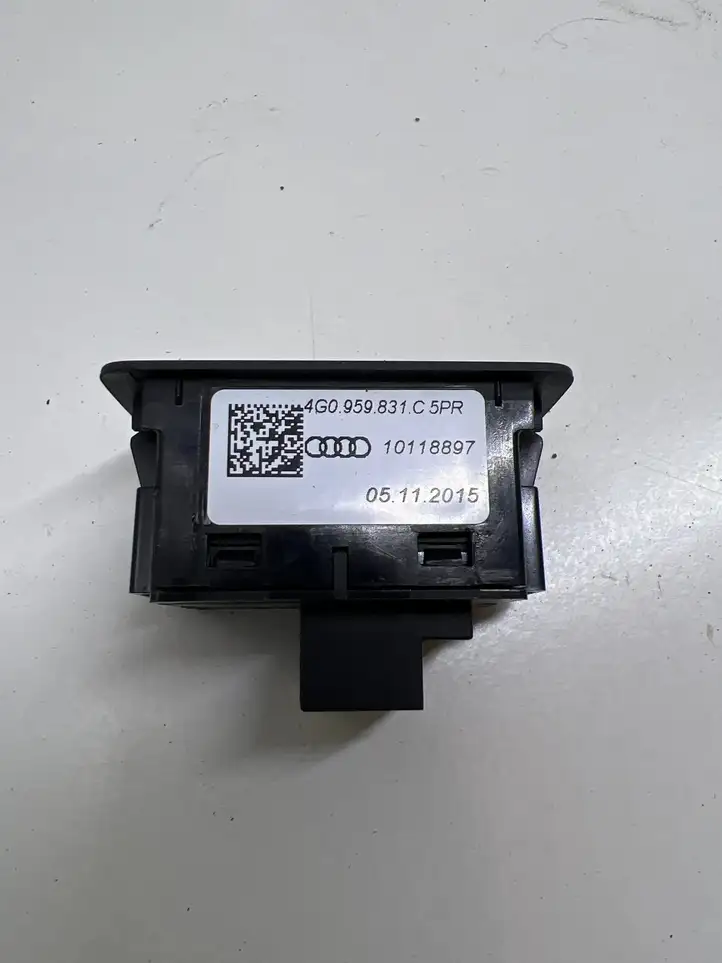 Audi Q7 4M (2015 - ) 4G0959831C Кнопка закрытия крышки багажника — фото 2