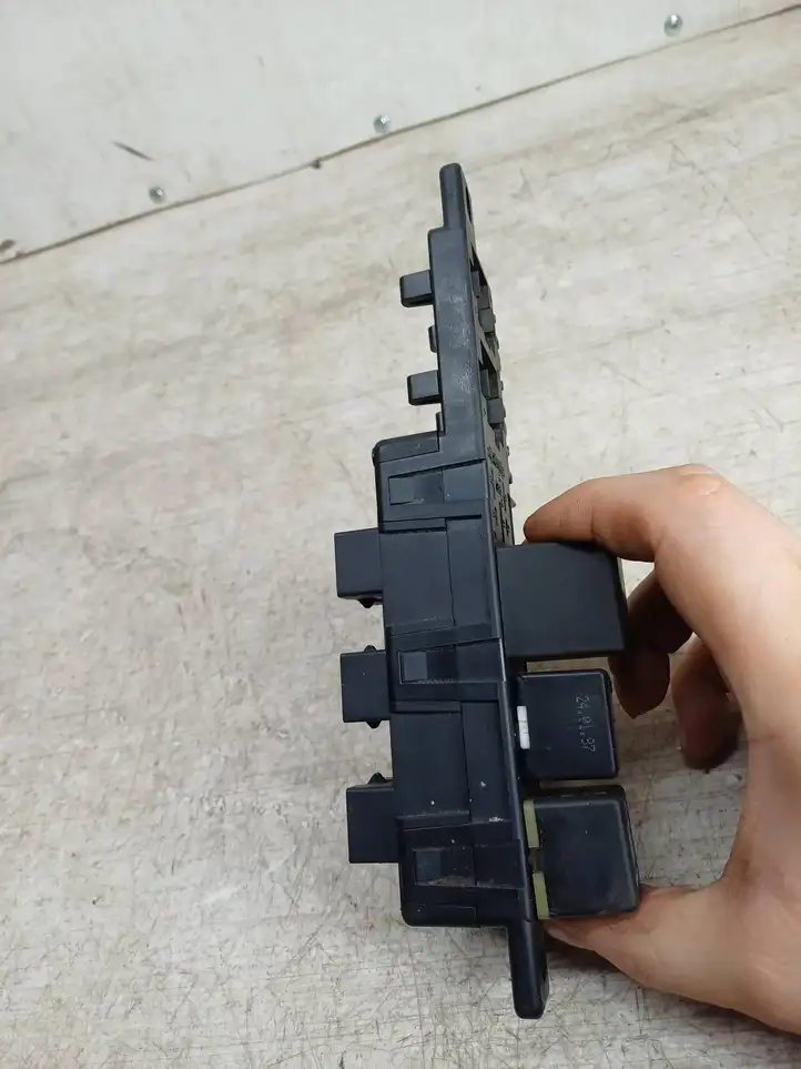 Volkswagen PASSAT B5 (1997 - 2000)  8L0941822A Ящик предохранителей (комплект)