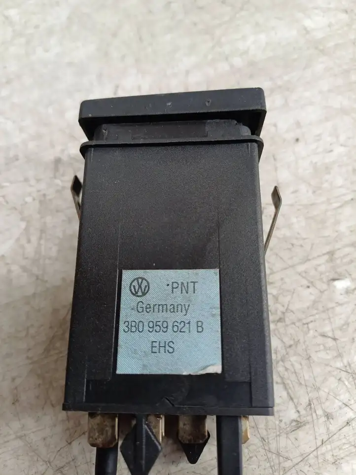 Volkswagen PASSAT B5 (1997 - 2000) 3B0959621B Кнопка обогрева стекла — фото 5