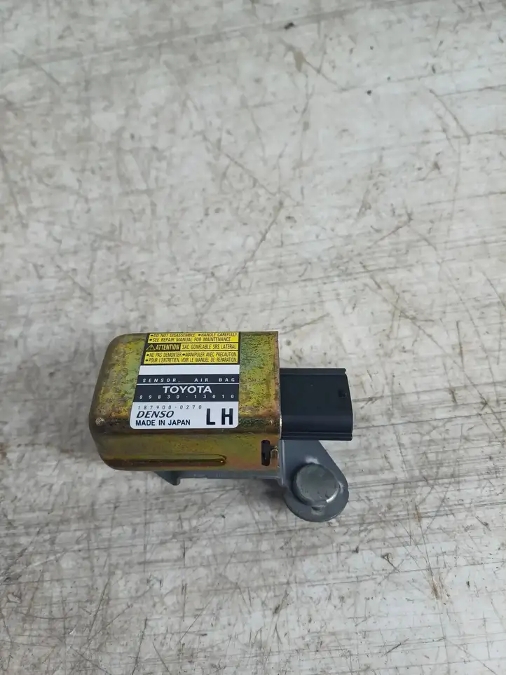 Toyota Corolla Verso E121 (2001 - 2004) 8983013010 Датчик удара SRS — фото 1