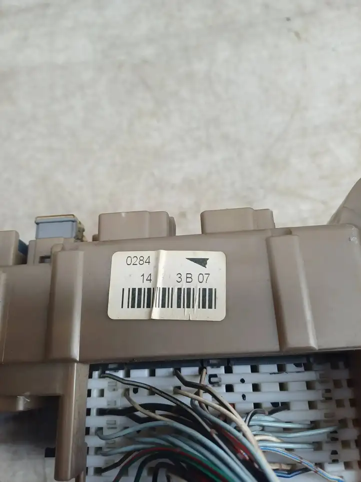 Toyota Corolla Verso E121 (2001 - 2004) 8264113040 Блок предохранителей — фото 6