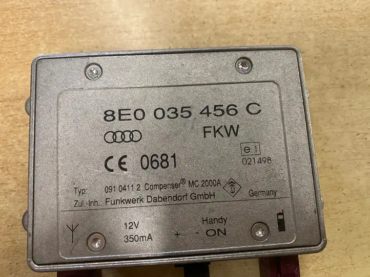 Audi A3/S3 8P (2004 - 2008) 8E0035456C Усилитель антенны — фото 5