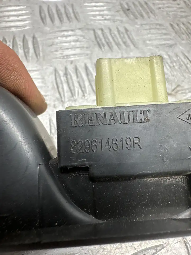 Renault Captur (2013 - 2020) 829614619R Блок кнопок стеклоподъемников — фото 3