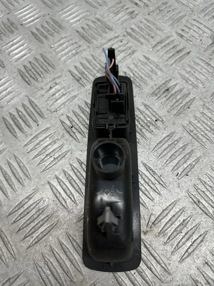 Renault Laguna III (2007 - 2015) 82944002r Блок кнопок стеклоподъемников — фото 2