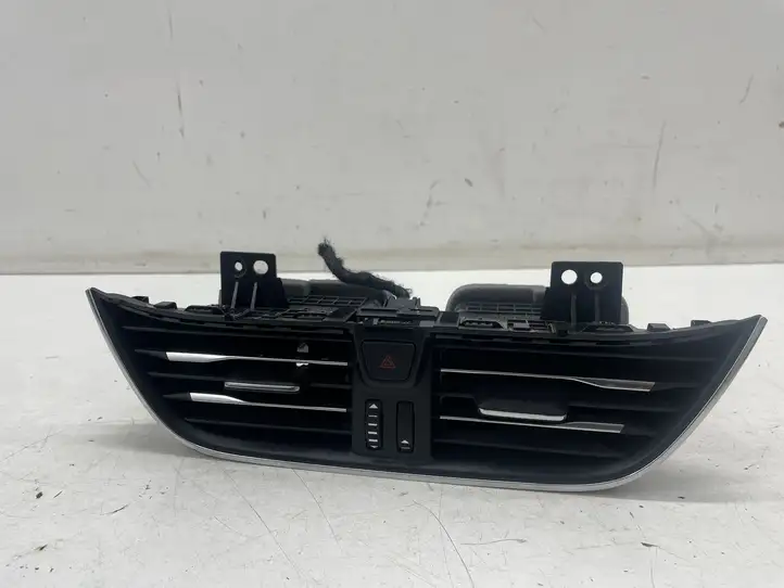 Ford Focus (2019 - ) JX7B19K617 Центральный воздушный дефлектор — фото 1