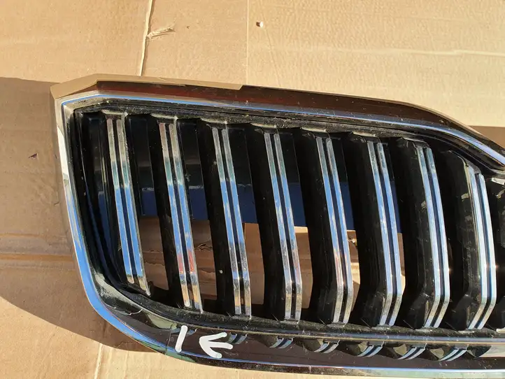 Skoda Superb B8 (3V) (2015 - 2023) 3V0853653K Верхняя решетка радиатора — фото 5