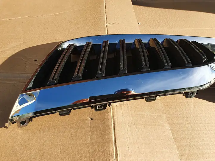 Skoda Superb B8 (3V) (2015 - 2023) 3V0853653K Верхняя решетка радиатора — фото 10
