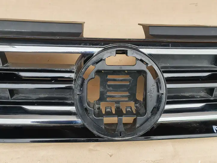 Volkswagen Tiguan (2011 - 2016) 5NA853653A Верхняя решетка радиатора — фото 11