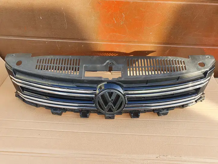 Volkswagen Tiguan (2007 - 2011) 5N0853653E Верхняя решетка радиатора — фото 4