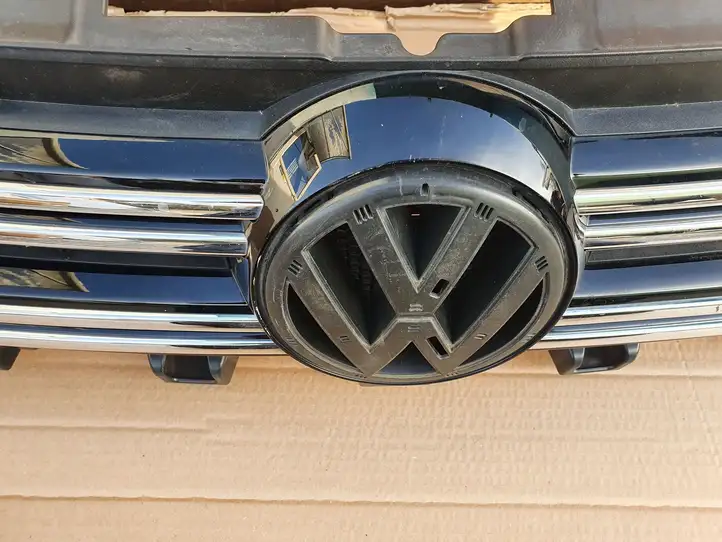 Volkswagen Tiguan (2007 - 2011) 5N0853653E Верхняя решетка радиатора — фото 22