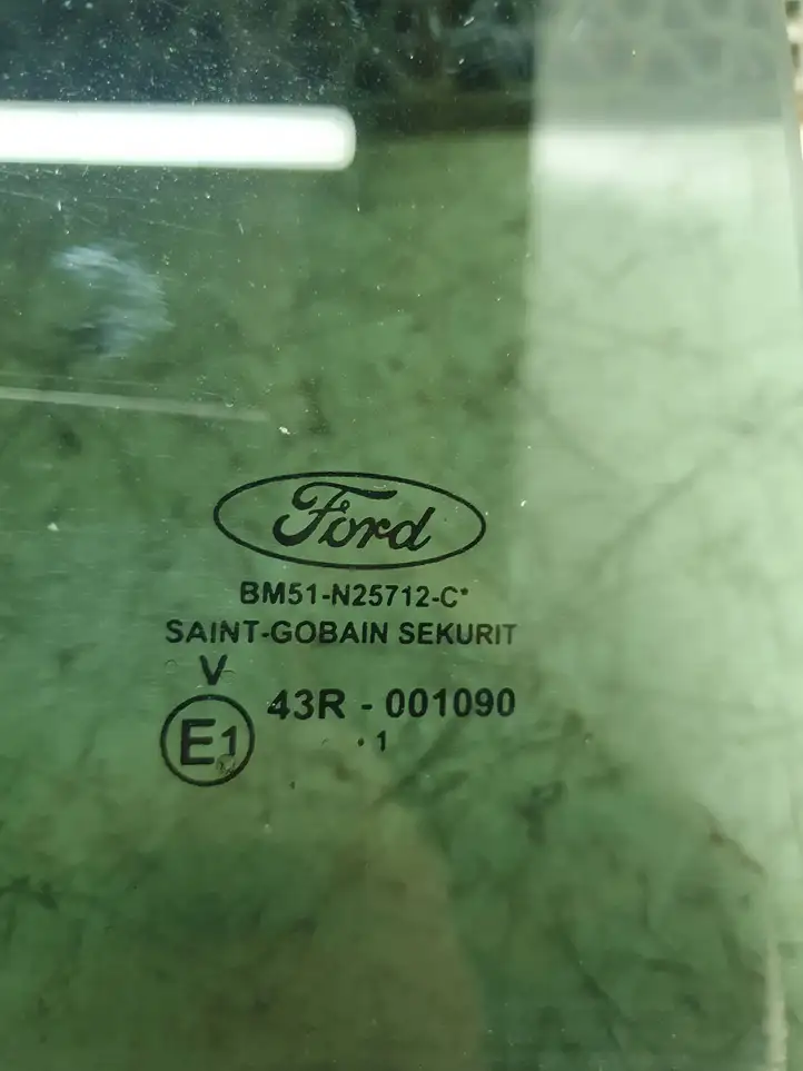 Ford Focus (2011 - 2015) BM51N25712C Стекло задней двери — фото 5