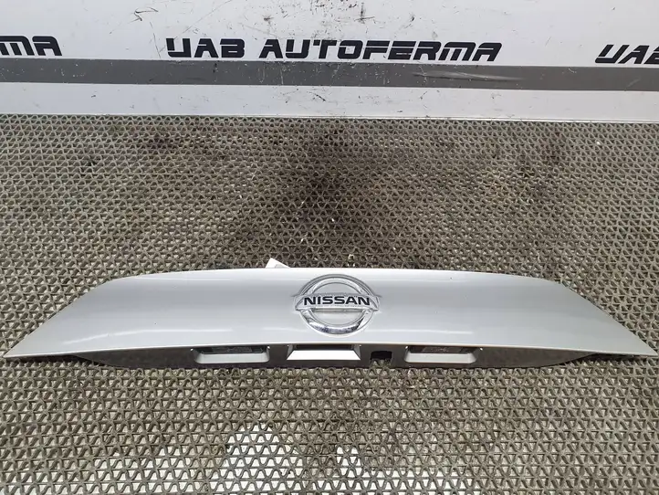 Nissan Qashqai (2013 - 2017) 908104ESXX Подсветка номера — фото 5