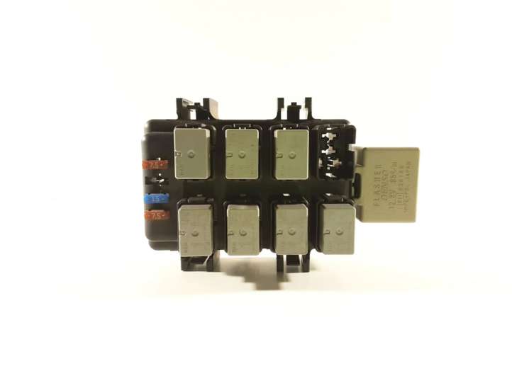 Subaru Forester SH (2008 - 2013)  86111AG001 Блок монтирования реле