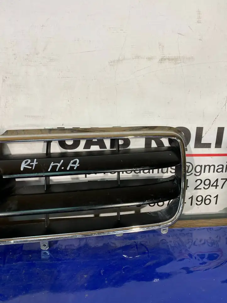 Suzuki Wagon R+ (1998 - 2000) 7174184E20 Верхняя решетка радиатора — фото 8
