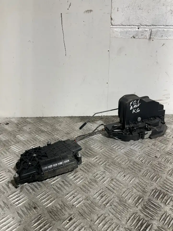 BMW 7 F01 F02 F03 F04 (2008 - 2016)  7185687 Замок задней двери