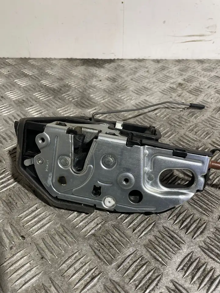 BMW 7 F01 F02 F03 F04 (2008 - 2016)  7185687 Замок задней двери