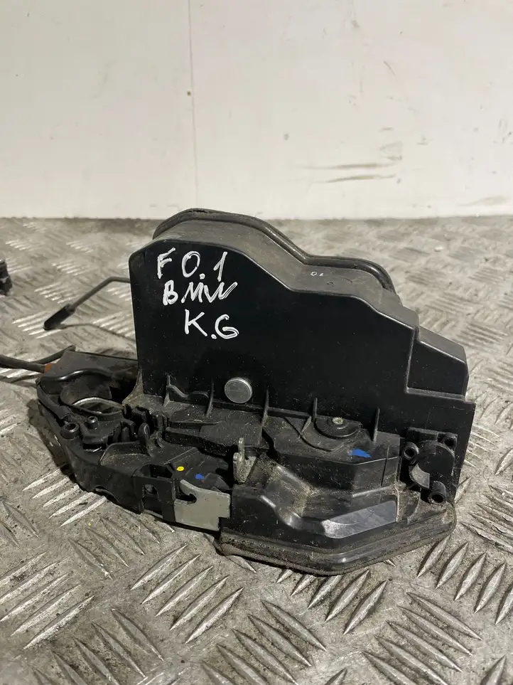 BMW 7 F01 F02 F03 F04 (2008 - 2016)  7185687 Замок задней двери