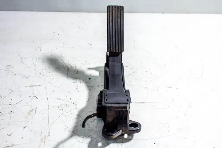 Mercedes-Benz R W251 (2005 - 2013)  a1643000004 Педаль акселератора