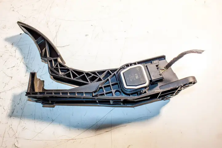 Mercedes-Benz R W251 (2005 - 2013)  a1643000004 Педаль акселератора