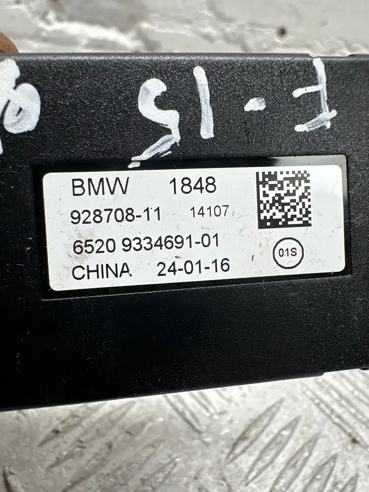 BMW X5 F15 (2013 - 2017) 9334691 Усилитель антенны — фото 2