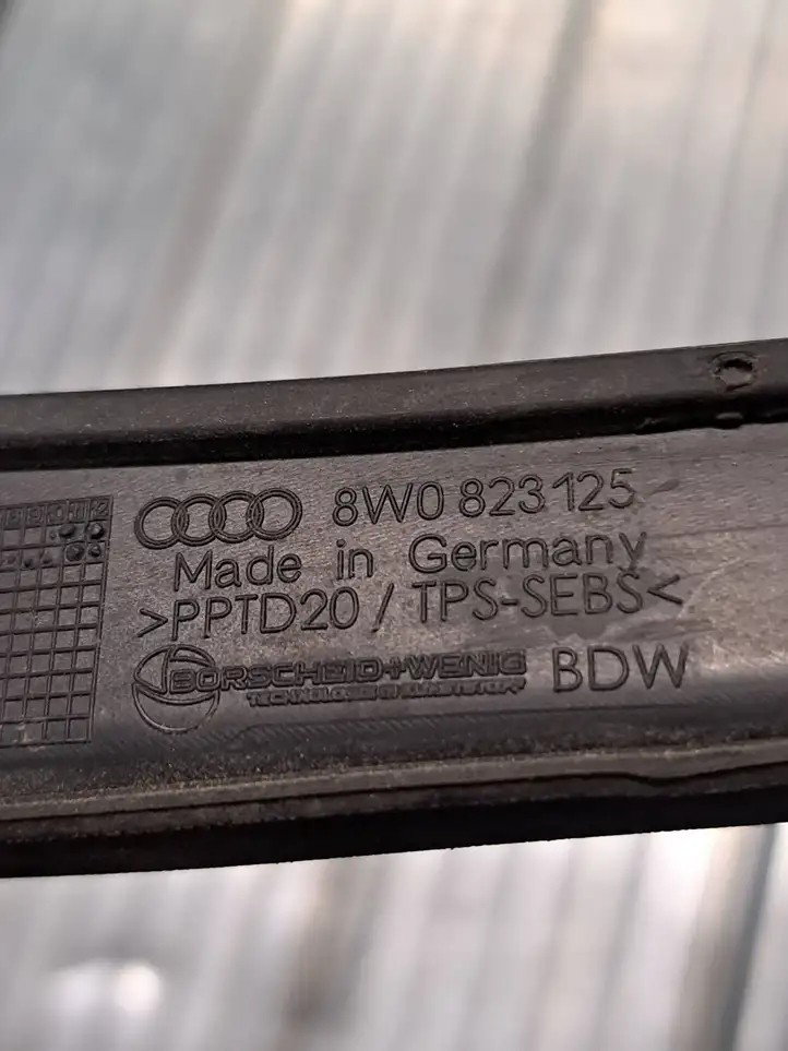 Audi A4 S4 B9 8W (2019 - ) 8W0823125 Прочие детали моторного отсека — фото 2