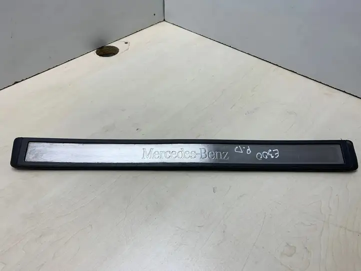 Mercedes-Benz E W211 (2002 - 2009) A2116801435 Внутренняя отделка переднего порога — фото 1