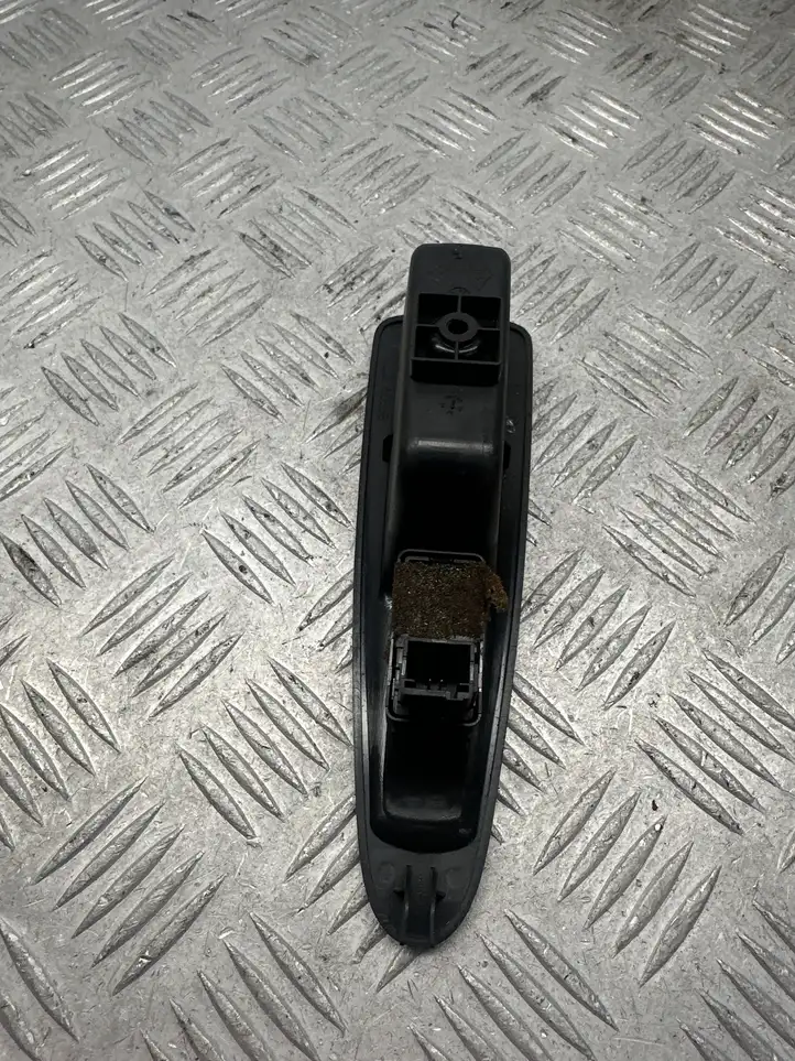 Citroen C4 (2008 - 2011) Кнопка стеклоподъемников — фото 2