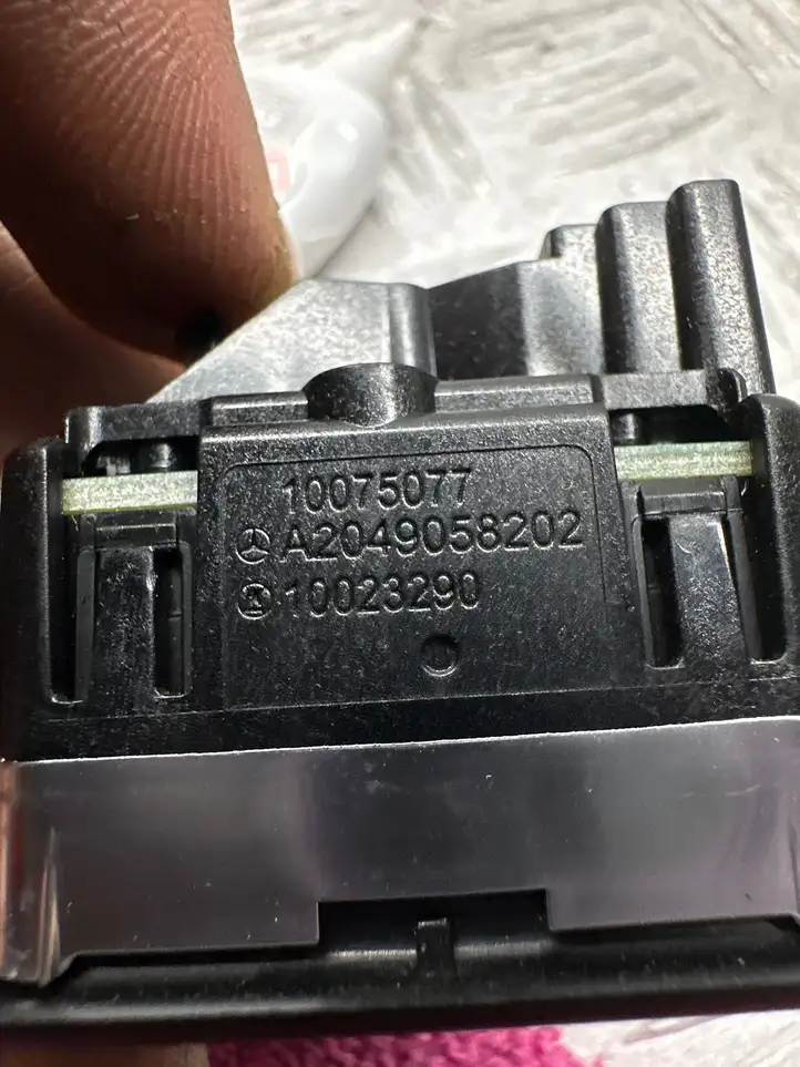Mercedes-Benz C W204 (2007 - 2014) A2049058202 Блок кнопок стеклоподъемников — фото 3