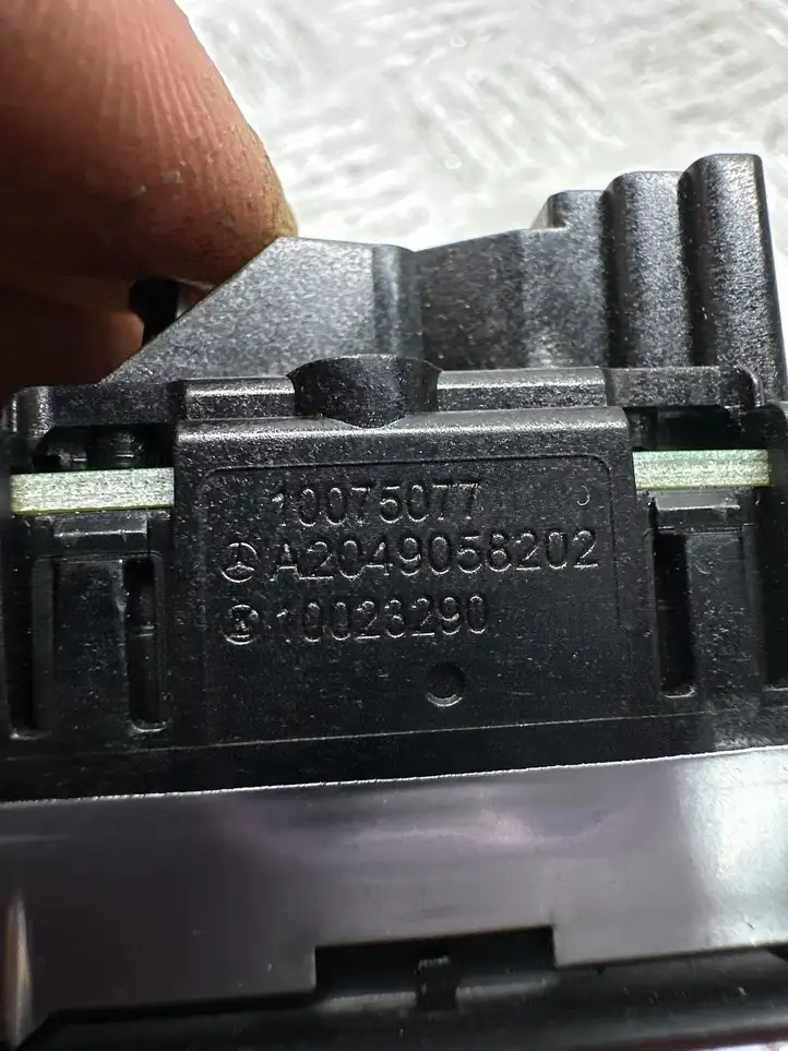 Mercedes-Benz C W204 (2007 - 2014) A2049058202 Блок кнопок стеклоподъемников — фото 3