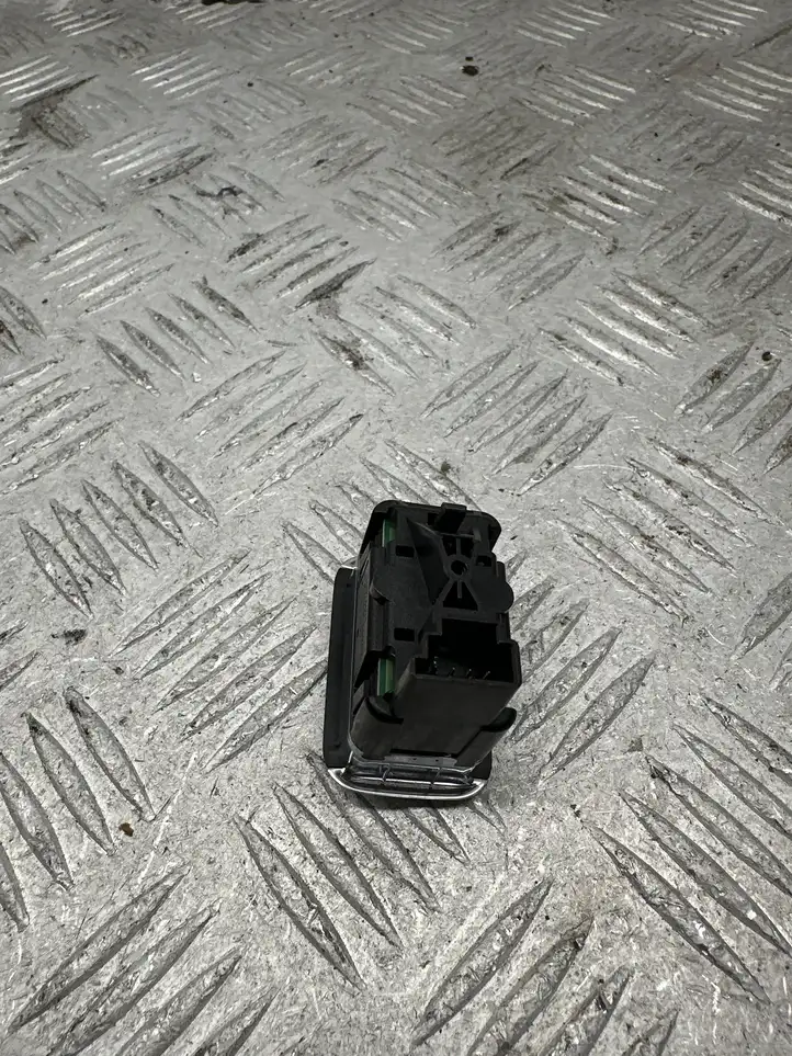 Mercedes-Benz C W204 (2007 - 2014) A2049058202 Блок кнопок стеклоподъемников — фото 2