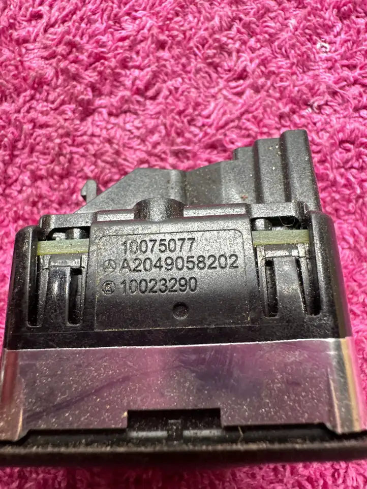 Mercedes-Benz C W204 (2007 - 2014) A2049058202 Блок кнопок стеклоподъемников — фото 3