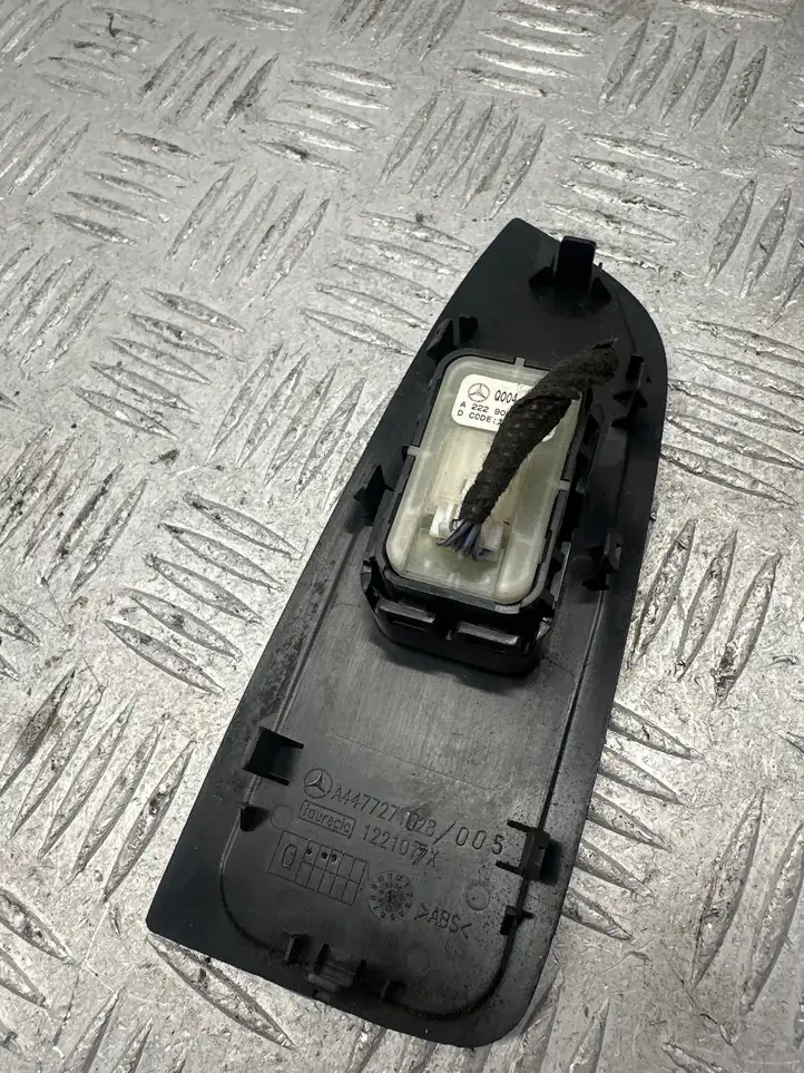 BMW 7 F01 (2008 - 2016) A2229052203 Блок кнопок стеклоподъемников — фото 2