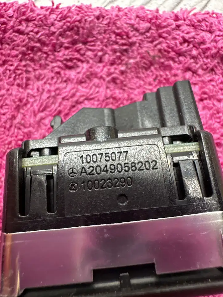 Mercedes-Benz C W204 (2007 - 2014) A2049058202 Блок кнопок стеклоподъемников — фото 3